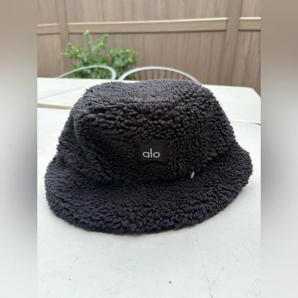 ❌SOLD❌ALO YOGA Foxy Sherpa Bucket Hat in Black New with Tags! - Picture 3 of 7